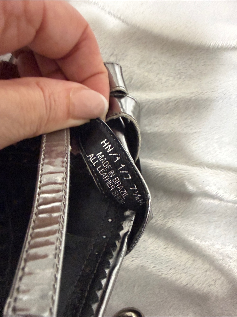 NWOT Via Spiga Metallic Leather Silver T-Strap Heels - Picture 7 of 9
